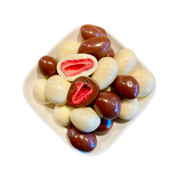 Erdeeren in weißer Schokolade